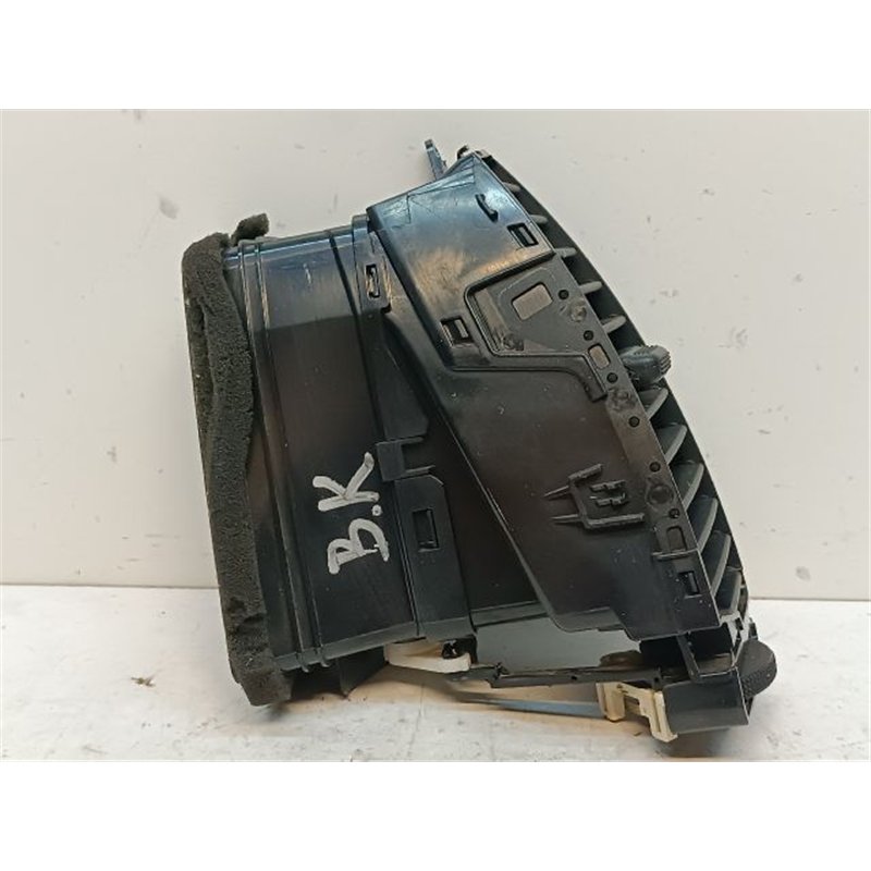 HYUNDAI i20 Középső Bal Szellőző