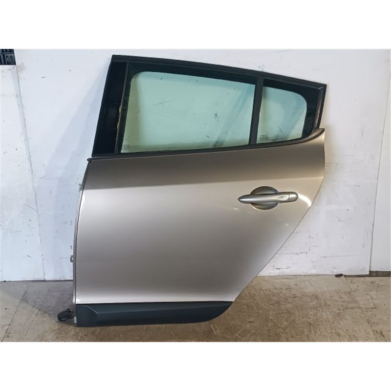 RENAULT MEGANE III Bal hátsó Ajtó (Részeivel)