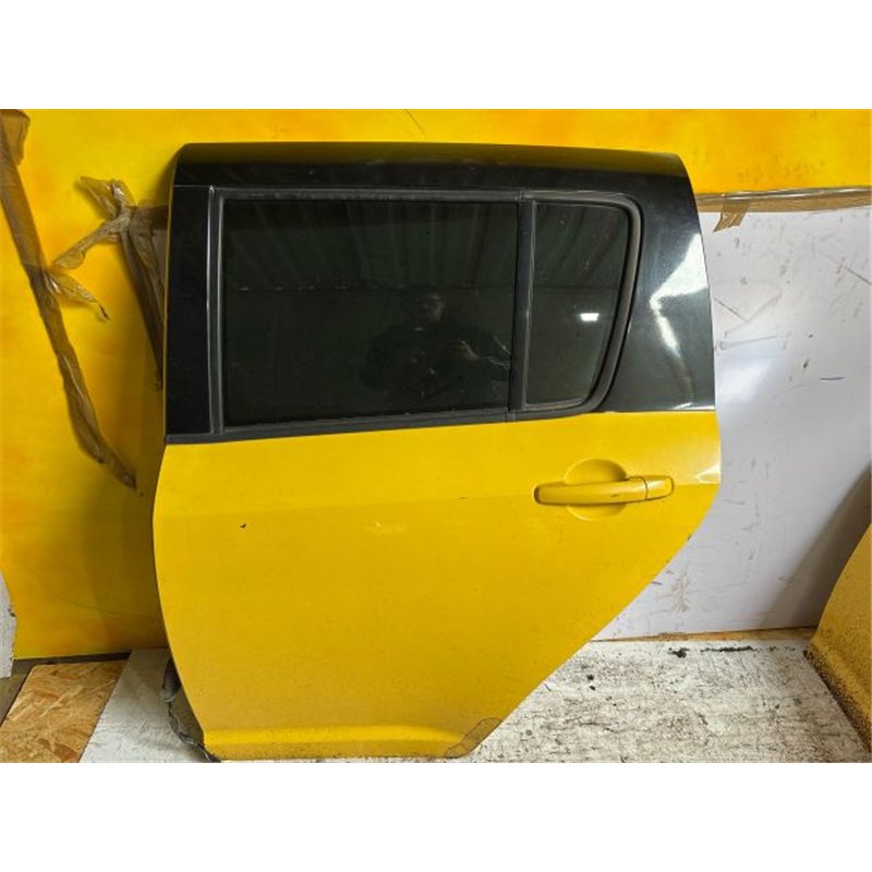 SUZUKI SWIFT III Bal hátsó Ajtó (Részeivel)
