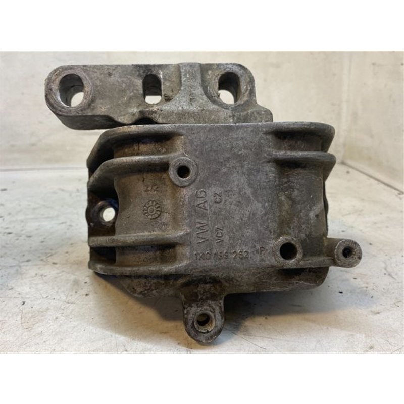 VW GOLF V Tartó Bak