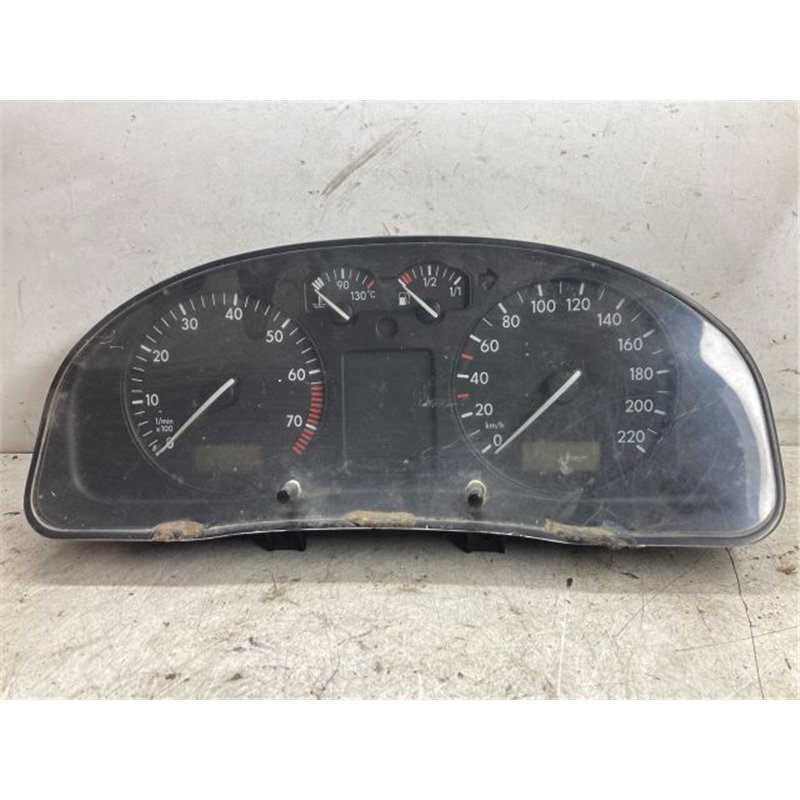 VW PASSAT B5 Kilométeróra