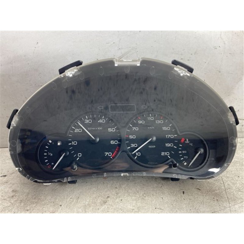 PEUGEOT 206 Kilométeróra