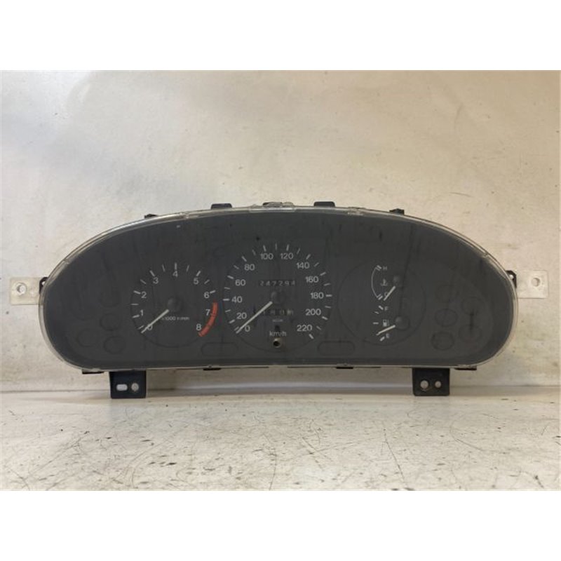 MAZDA 323 Kilométeróra