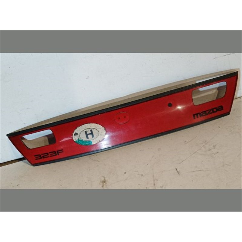 MAZDA 323 Csomagtérajtó Díszléc