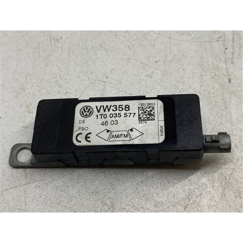 VW TOURAN Antenna Erősítő