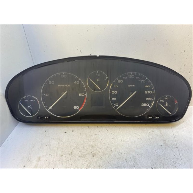 PEUGEOT 607 Kilométeróra