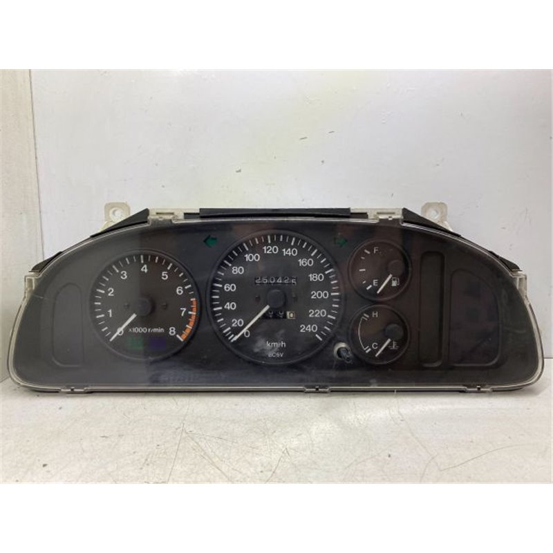 MAZDA 323 Kilométeróra