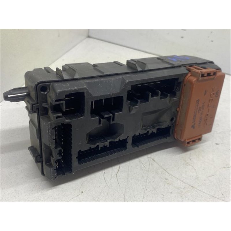 MITSUBISHI CARISMA Biztosítéktábla Doboz