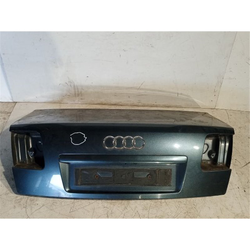 AUDI A8 Csomagtérajtó (Részeivel)