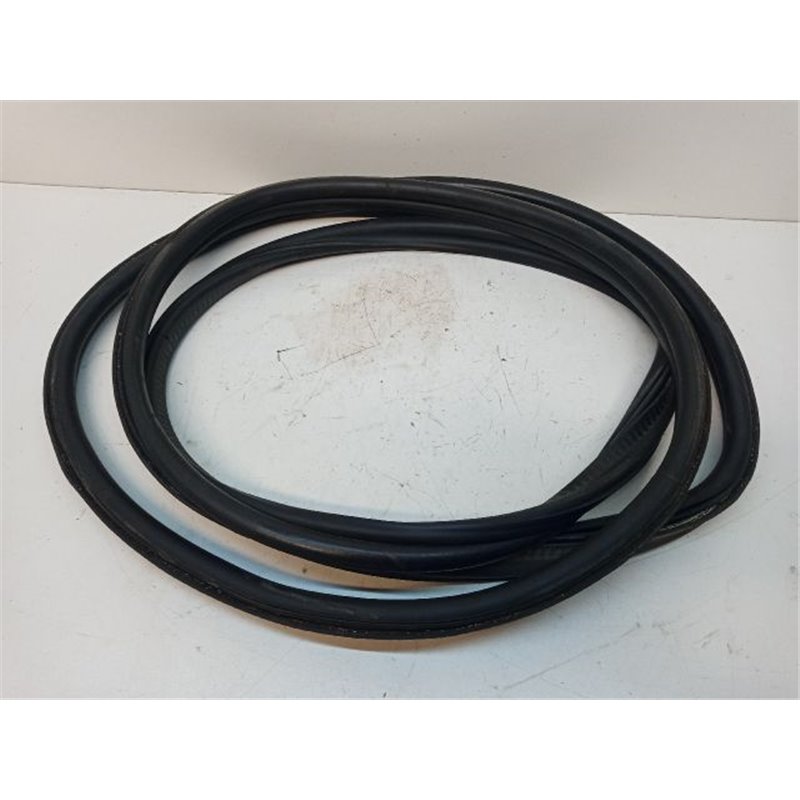 BMW 3 E91 Csomagtérajtó Gumikéder