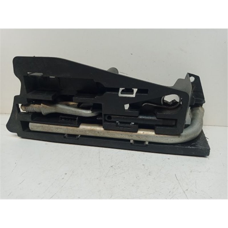 AUDI A6 C6 Szerszámkészlet