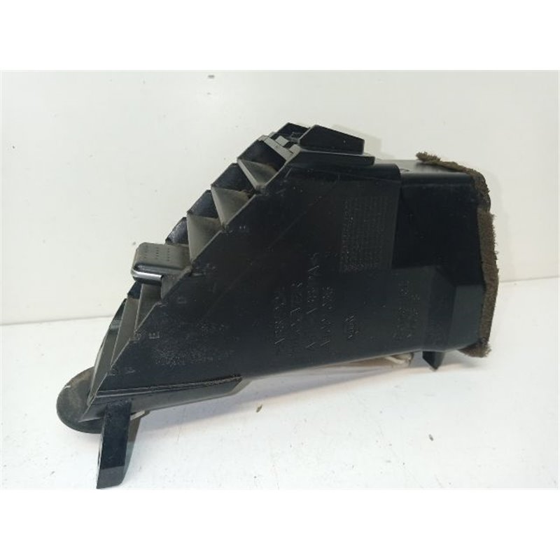 NISSAN PRIMERA Középső Bal Szellőző