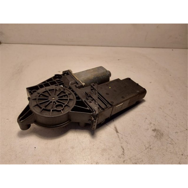VW PASSAT (3B3) Jobb első Ablakemelő Motor
