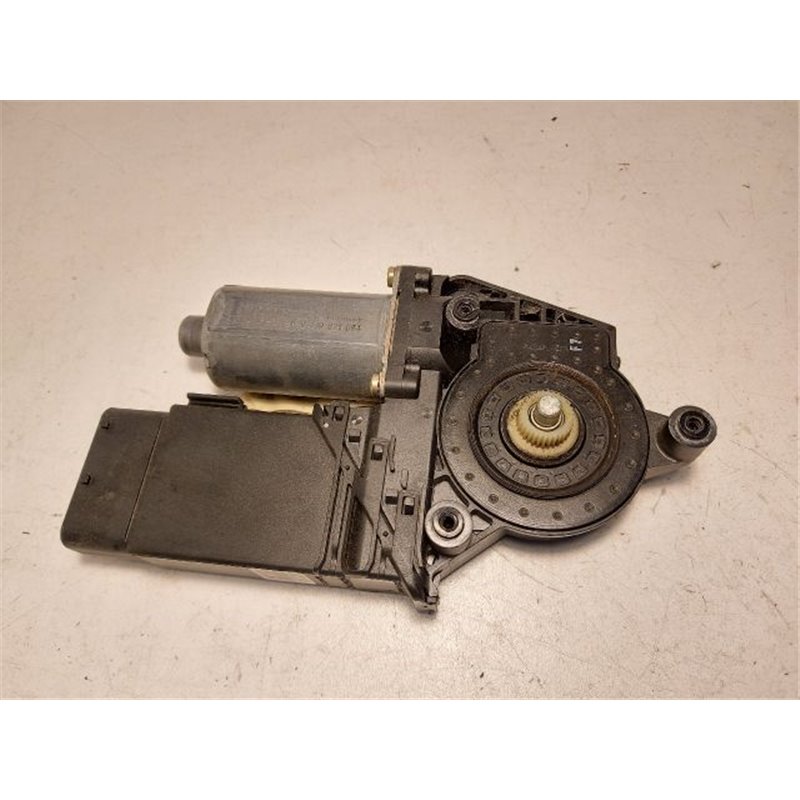 VW PASSAT (3B2) Jobb első Ablakemelő Motor
