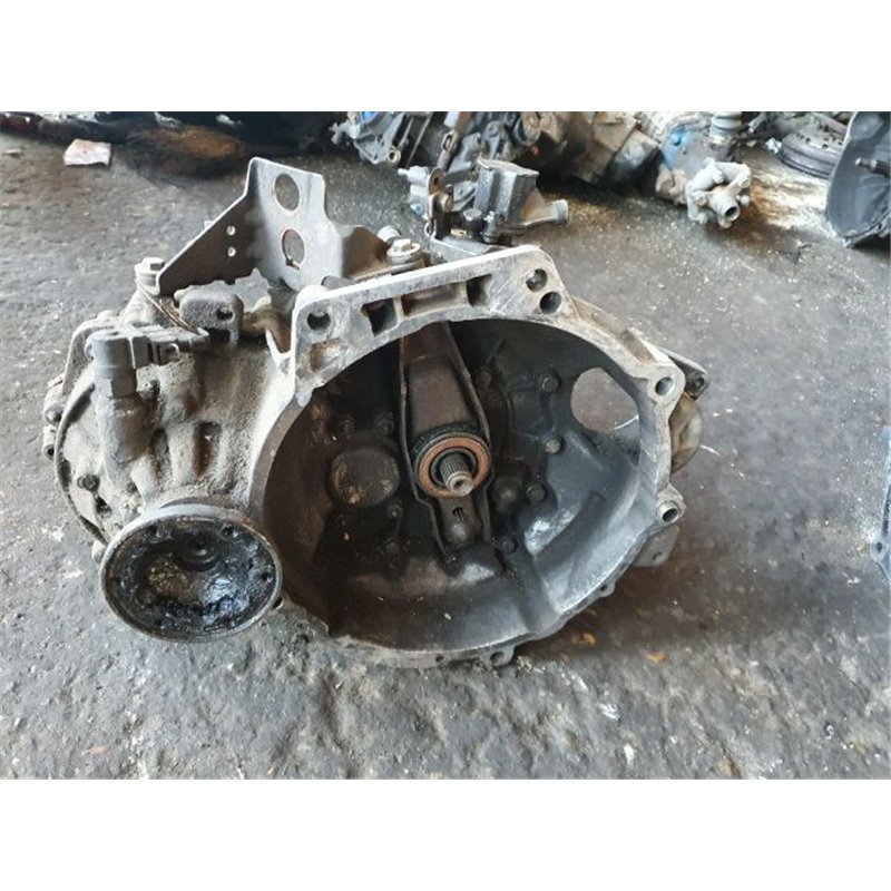VW PASSAT (3A2, 35I) Váltó (Mechanikus)
